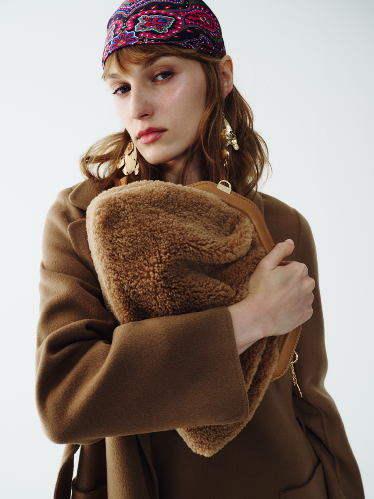 Cappotto Color Cammello E Borsa Peluche Intrend